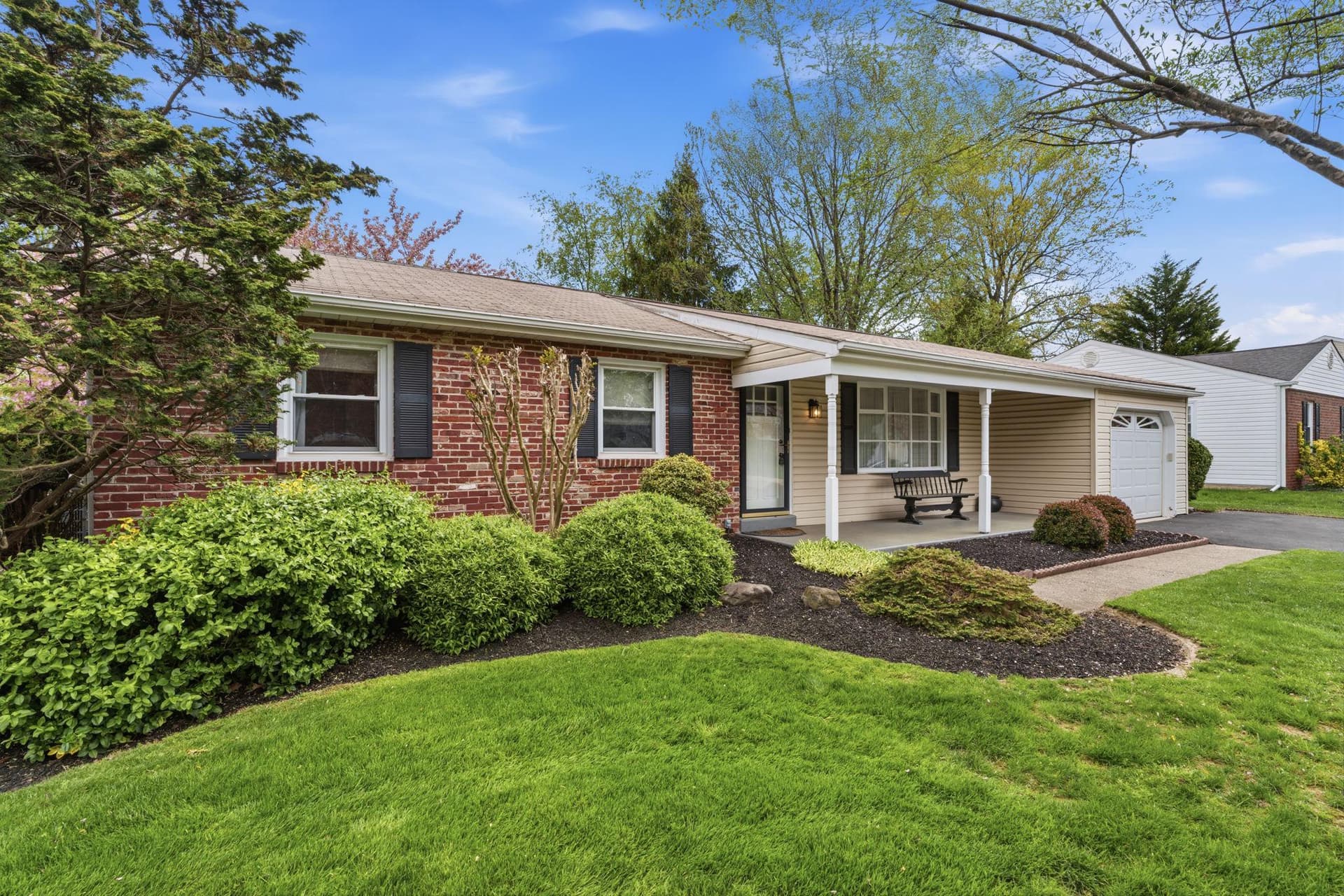 226 Silvestri Drive photo 3