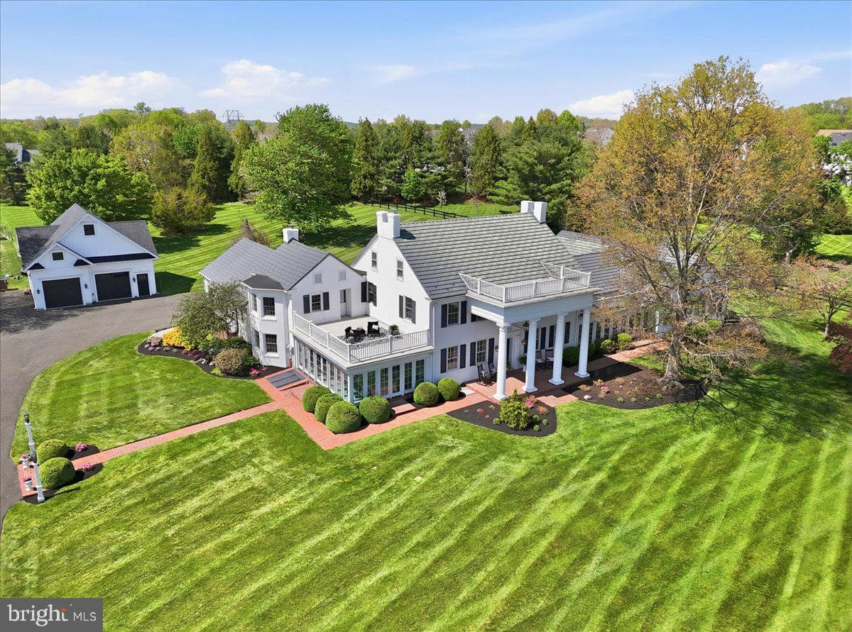 175 Waverly Ln