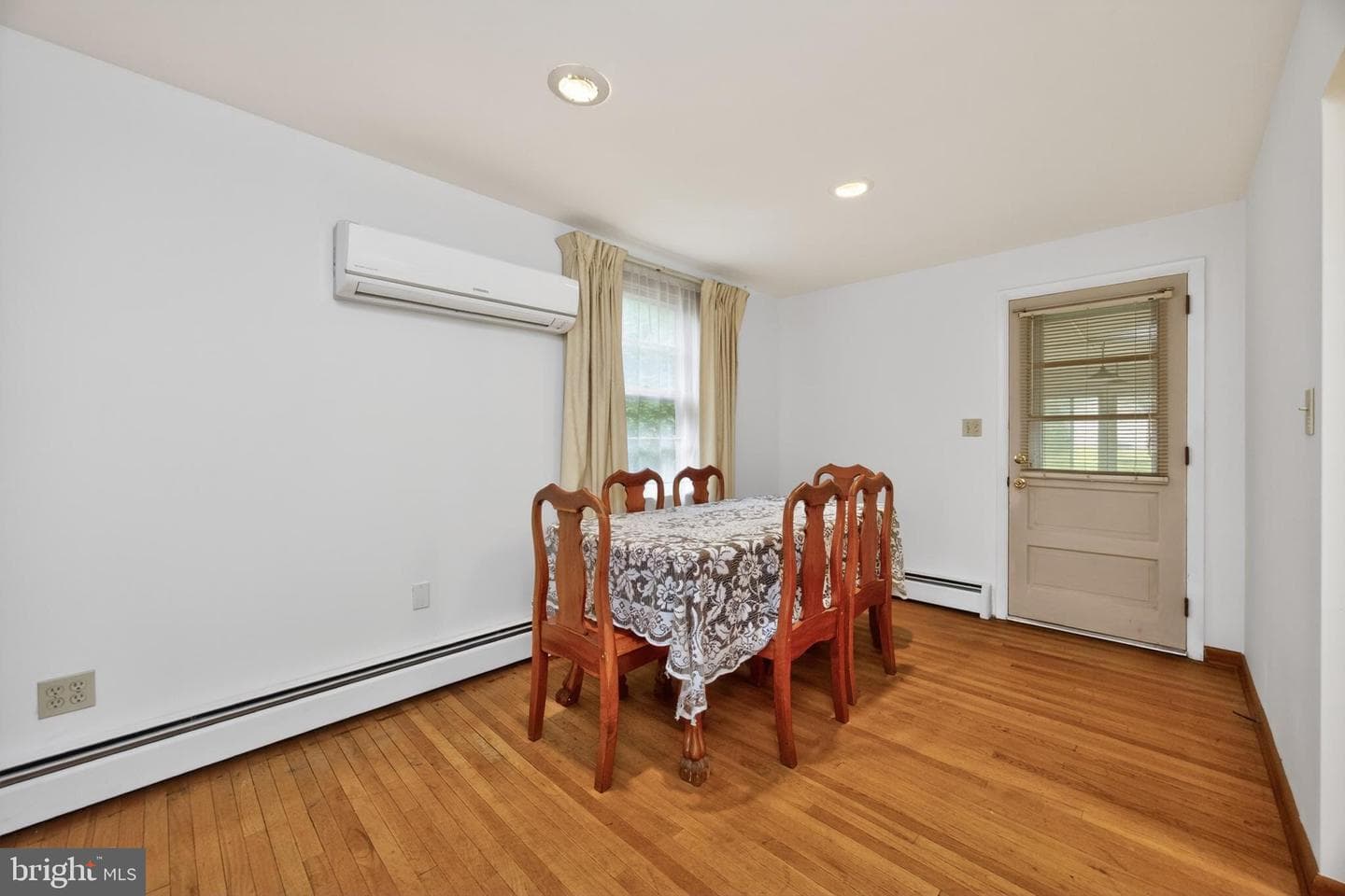 234 W Chestnut Street photo 7
