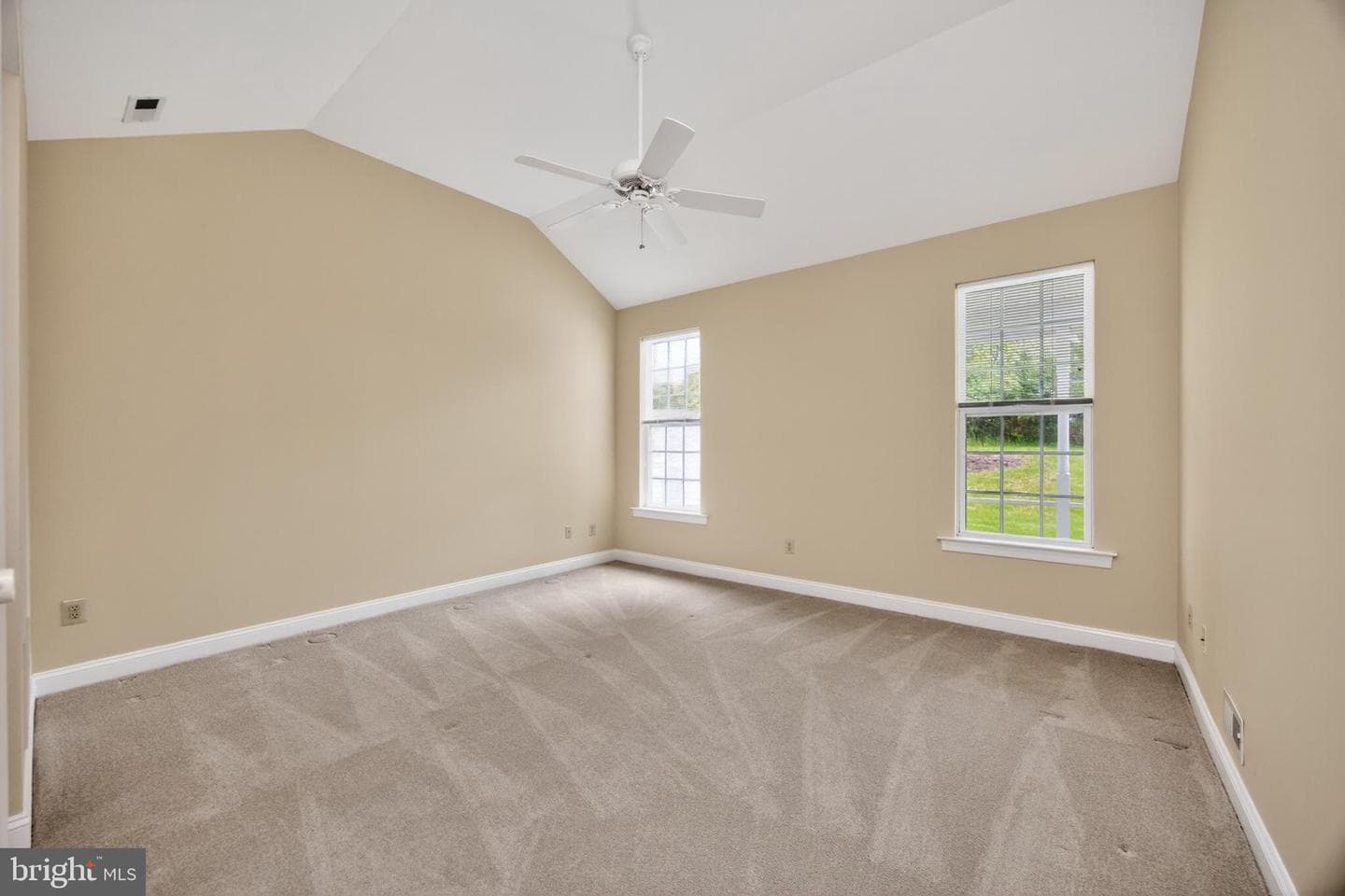 66 Newbury Way photo 20