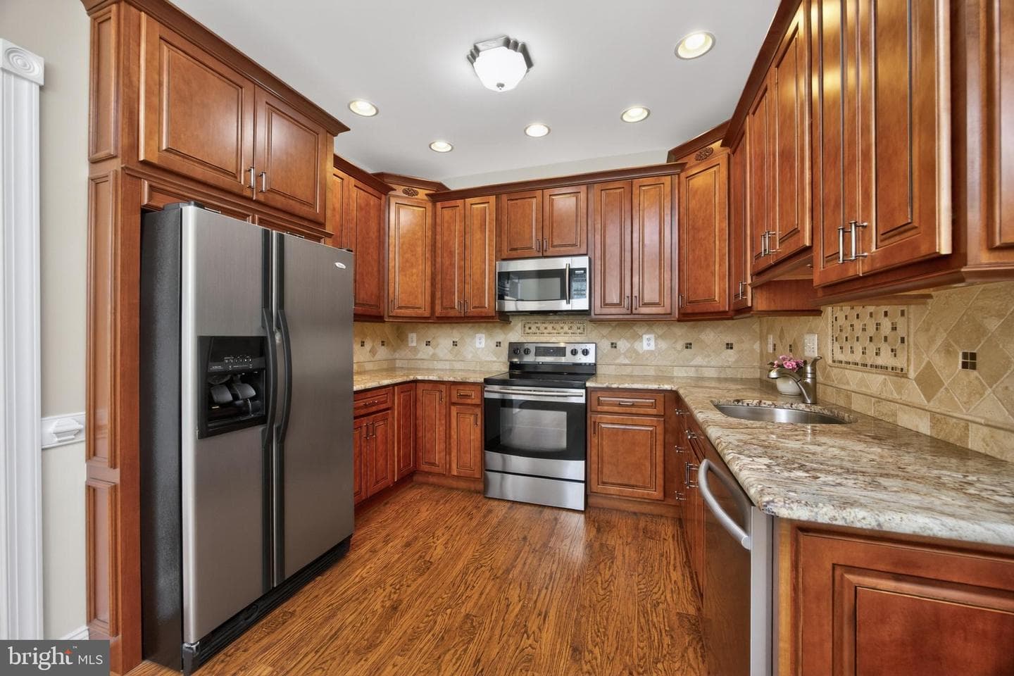66 Newbury Way photo 3