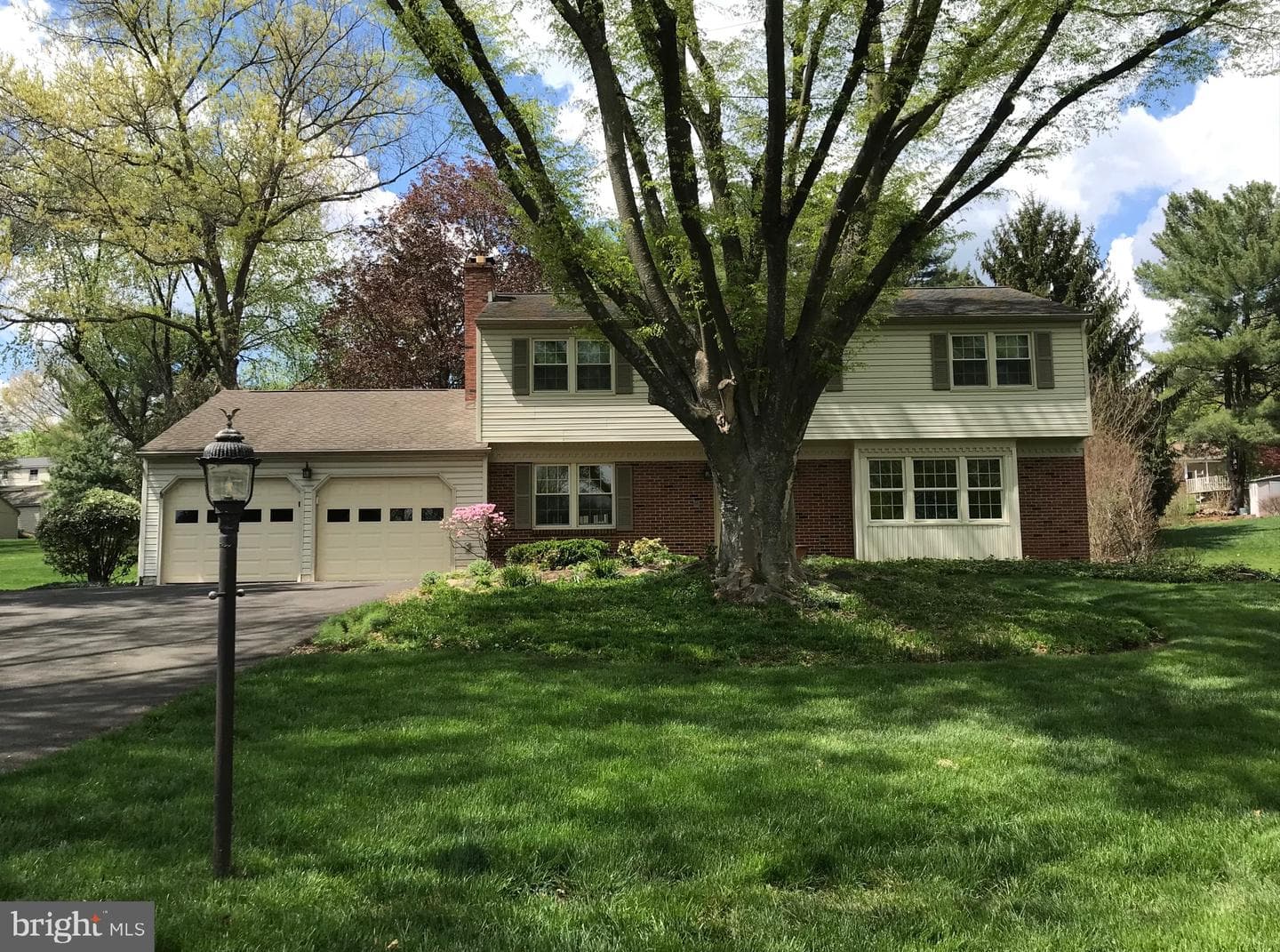 353 Colonial Avenue photo 2