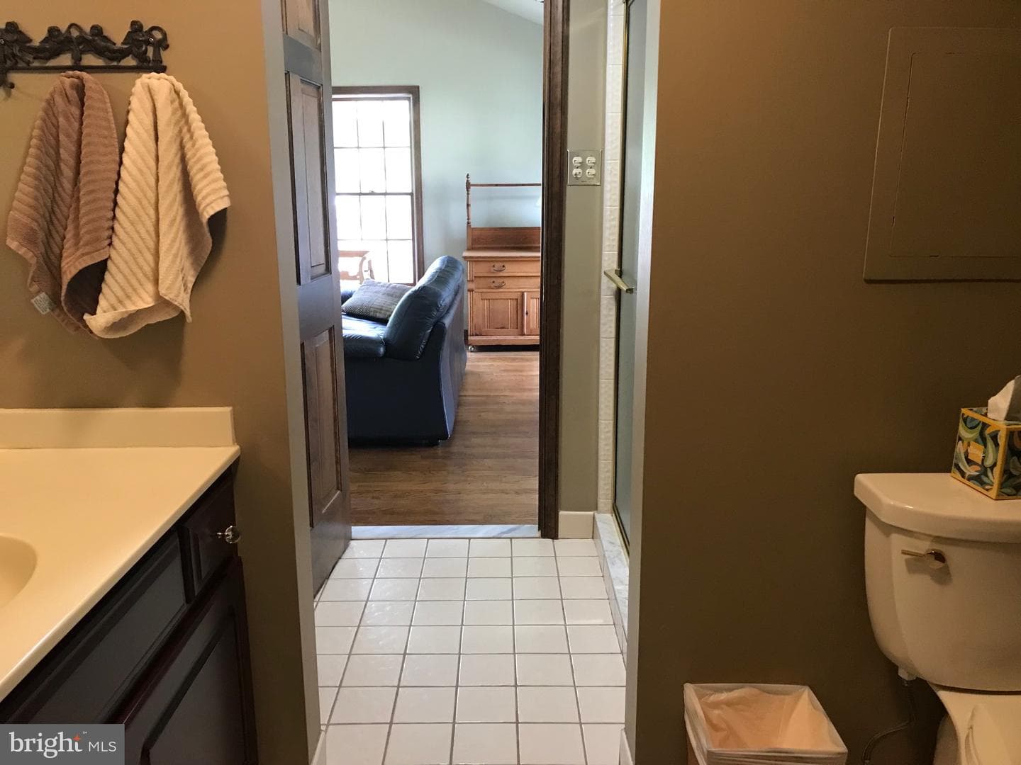 353 Colonial Avenue photo 24