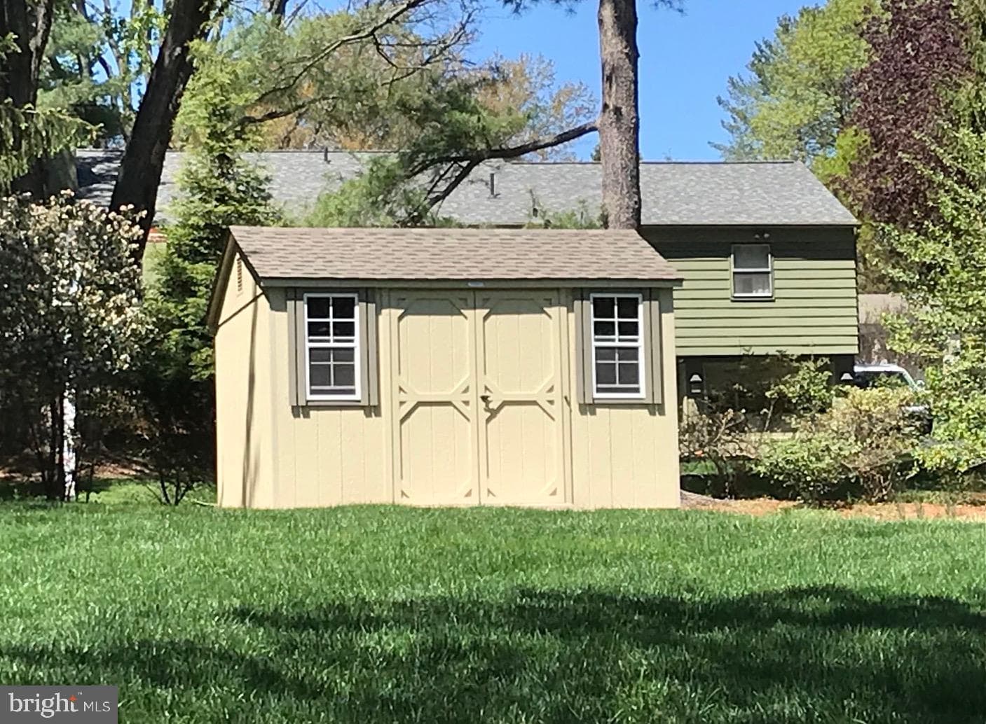 353 Colonial Avenue photo 52