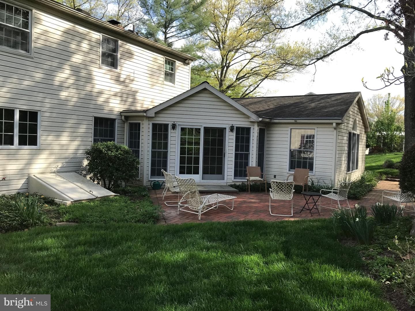 353 Colonial Avenue photo 7