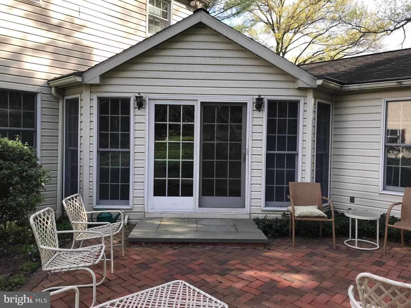 353 Colonial Avenue photo 9