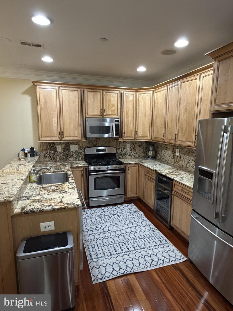 211 Holland Avenue photo 10