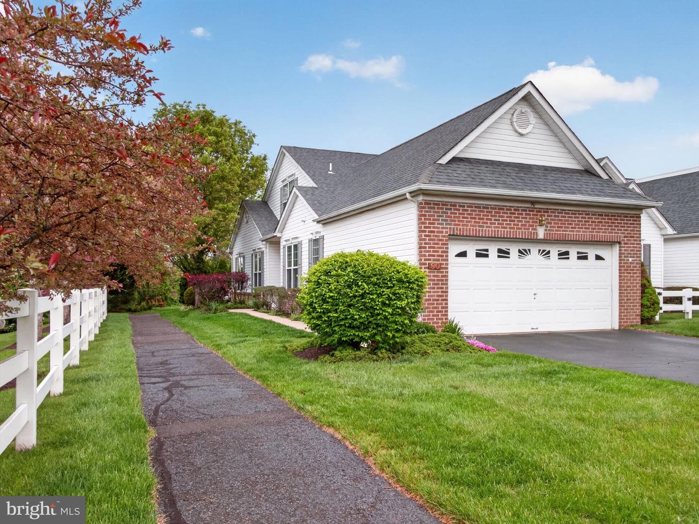 90 Newbury Way photo 3