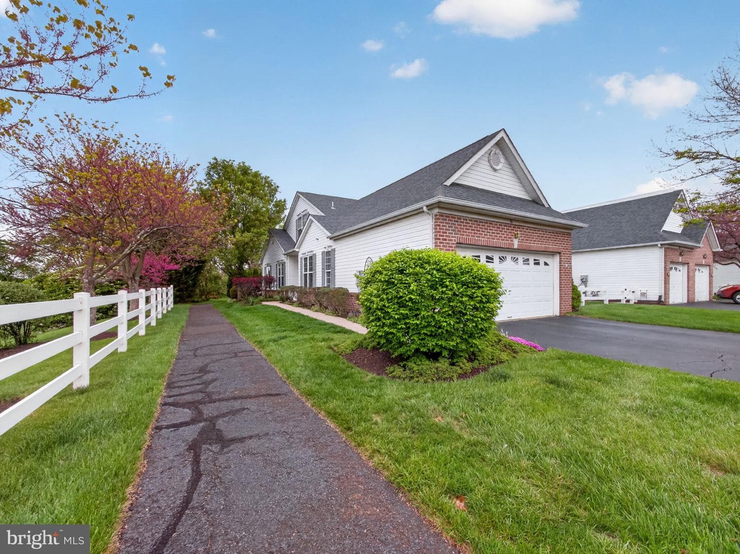 90 Newbury Way photo 4