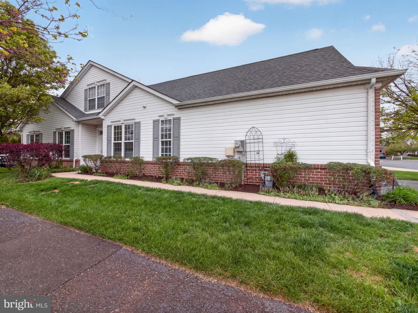 90 Newbury Way photo 6