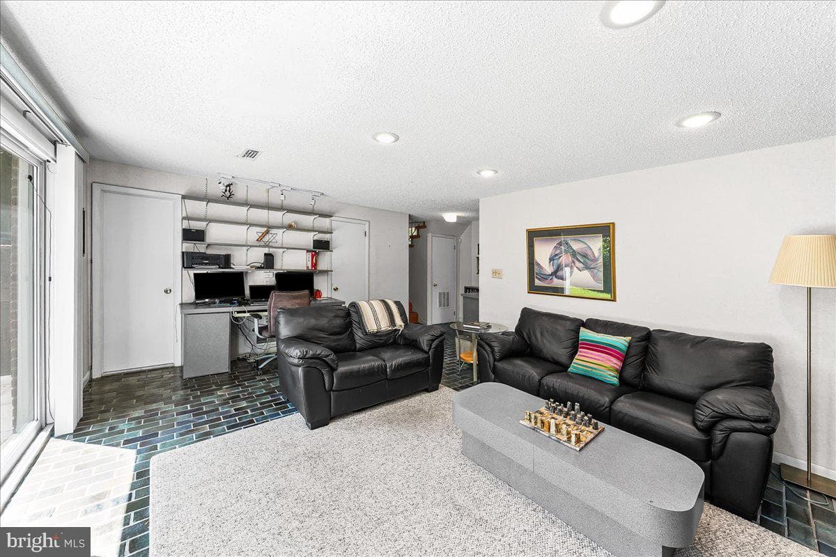 275 Barwynne Road photo 20