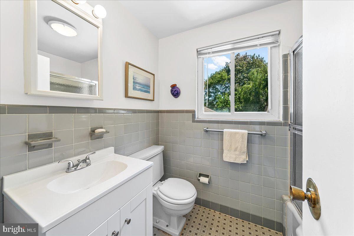 275 Barwynne Road photo 32
