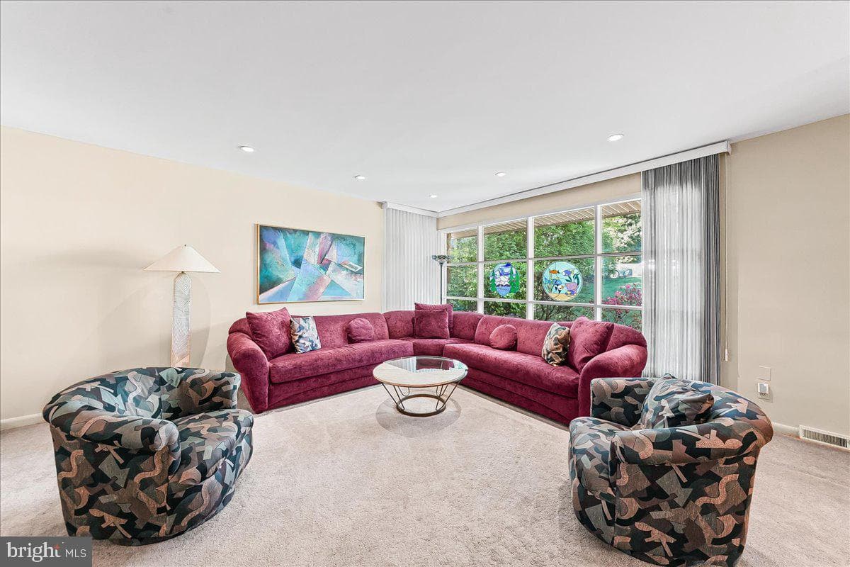 275 Barwynne Road photo 8