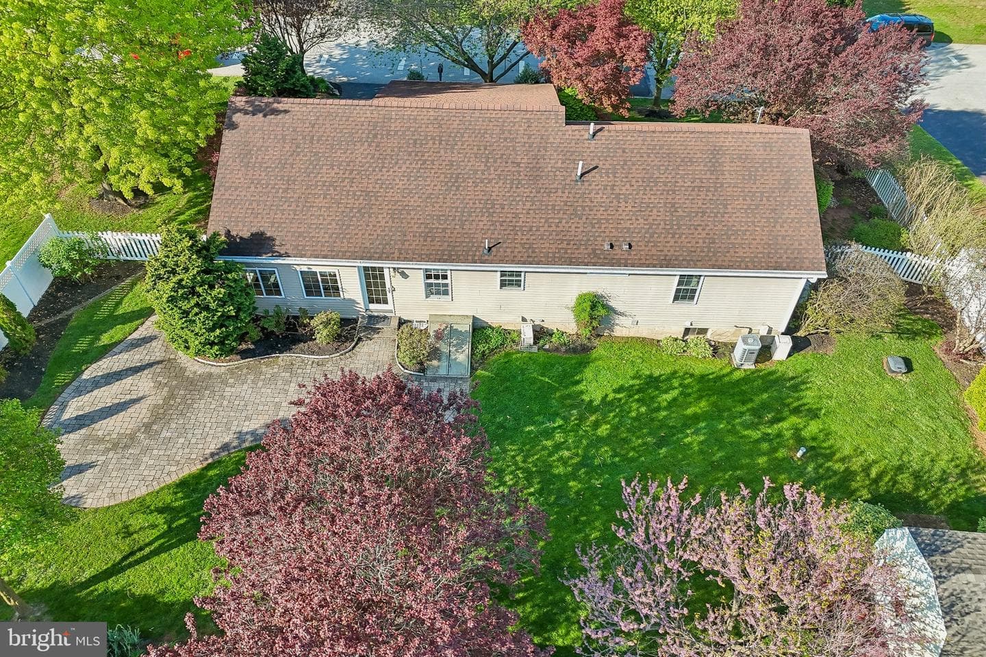 739 Ash Road photo 5