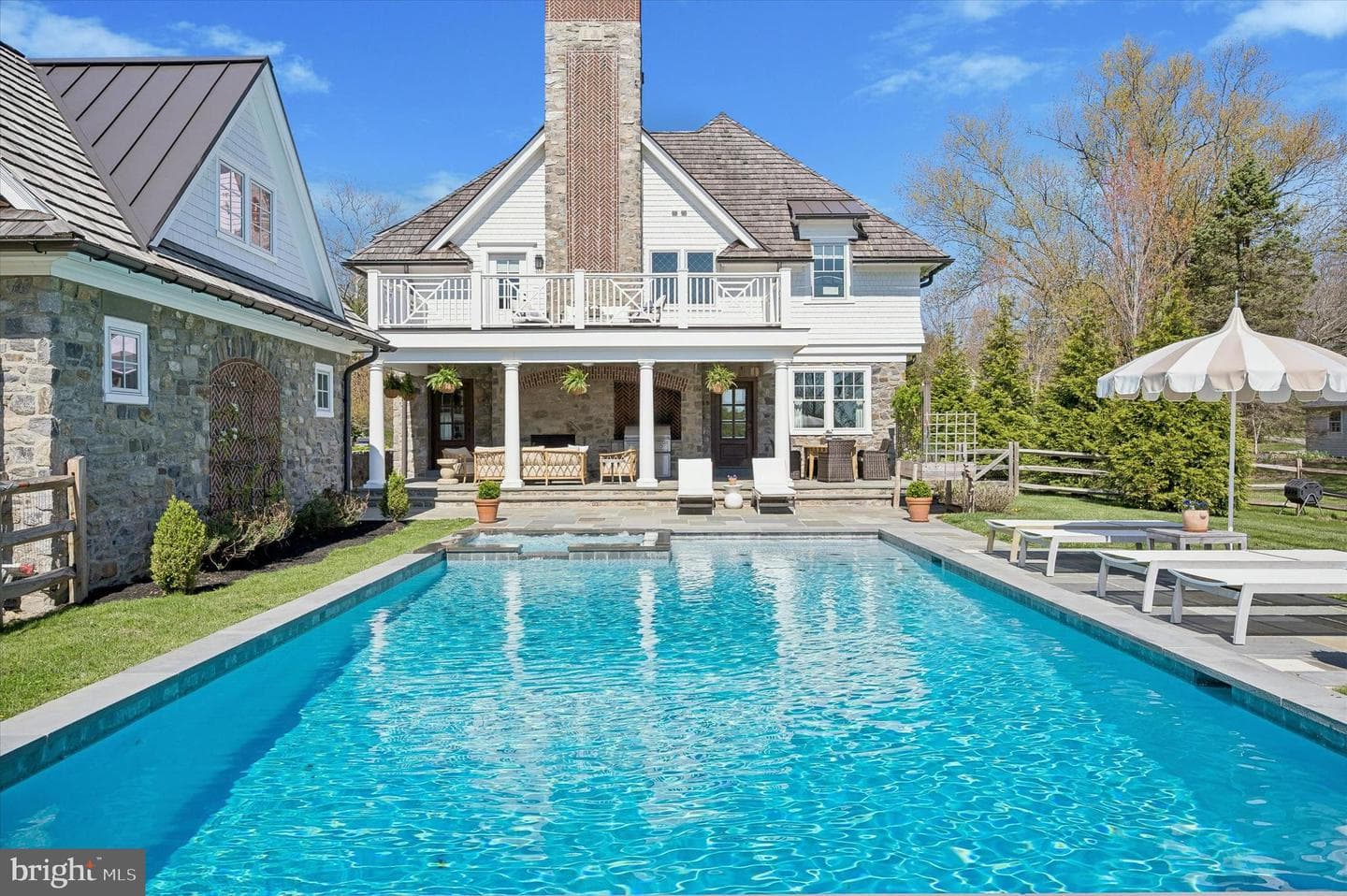 101 Hampton Lane photo 5