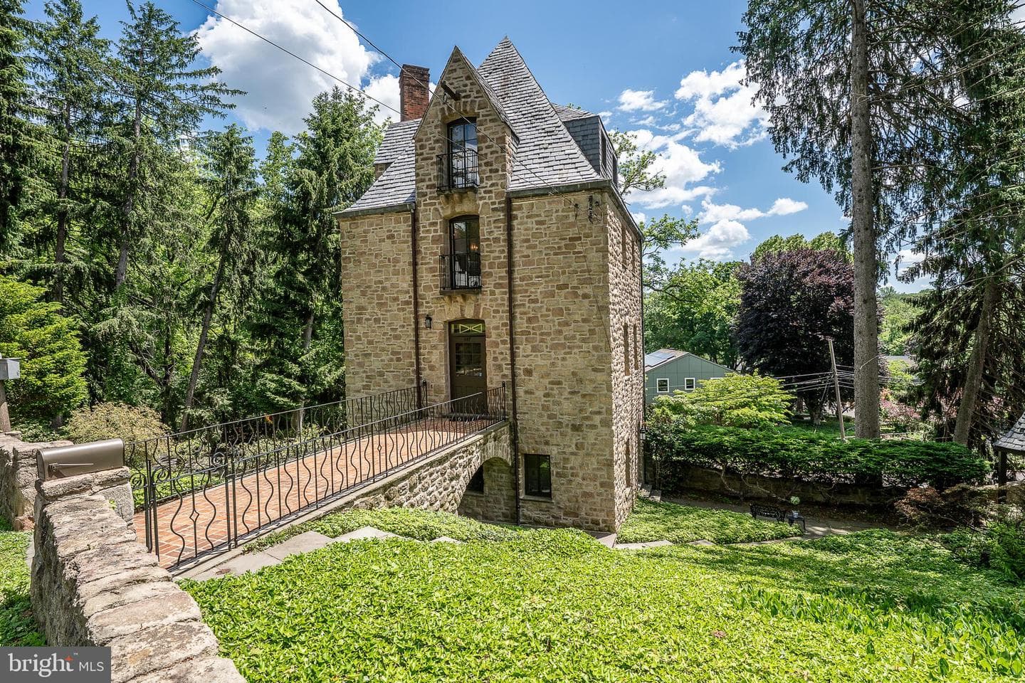 1187 Rydal Road photo 1