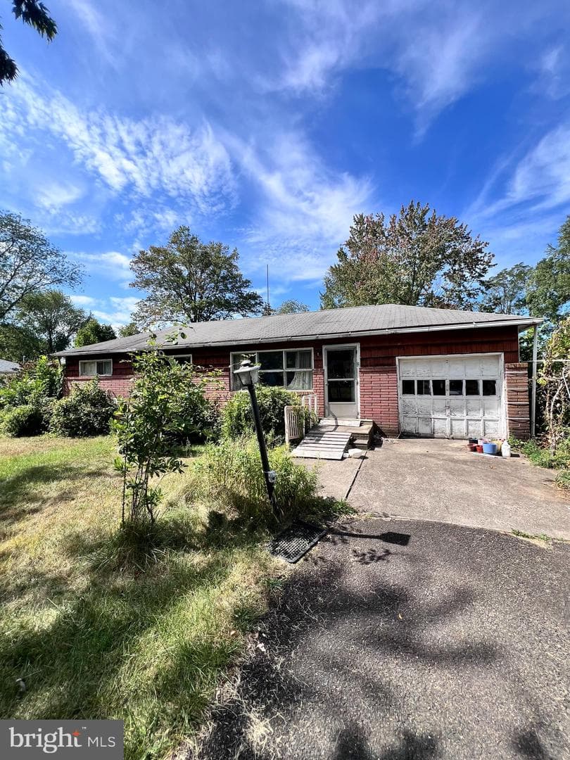 1457 Marlyns Lane photo 9