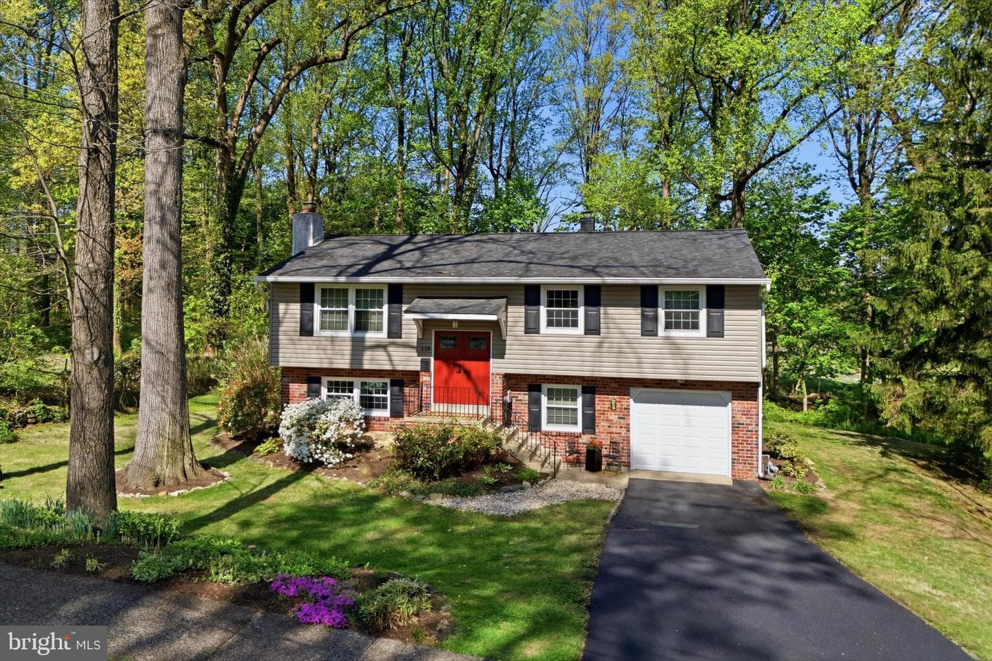 118 Clarrige Drive photo 2