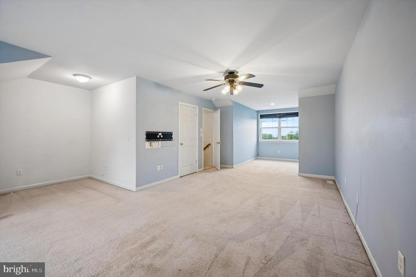 9 E Roberts Street photo 30
