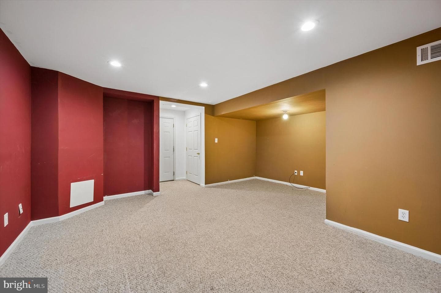 9 E Roberts Street photo 33