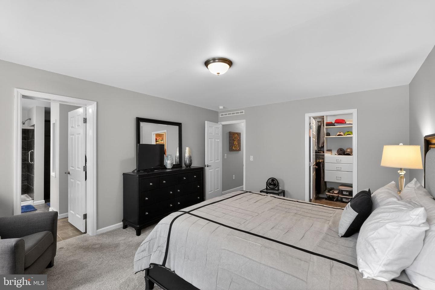 411 Honeysuckle Lane photo 17