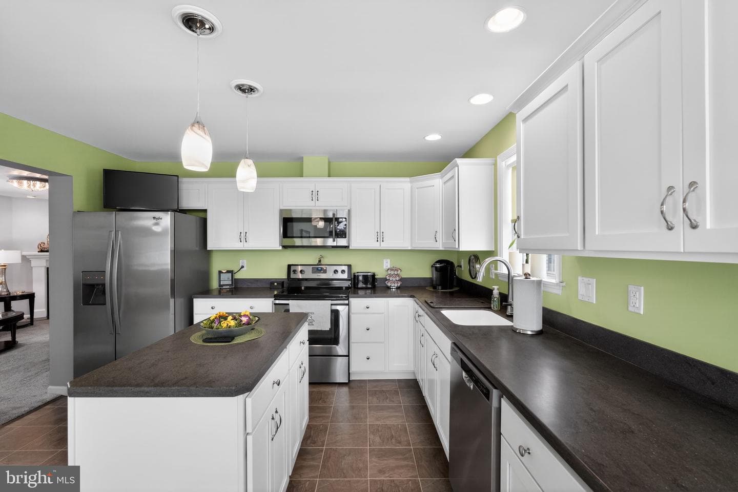 411 Honeysuckle Lane photo 9