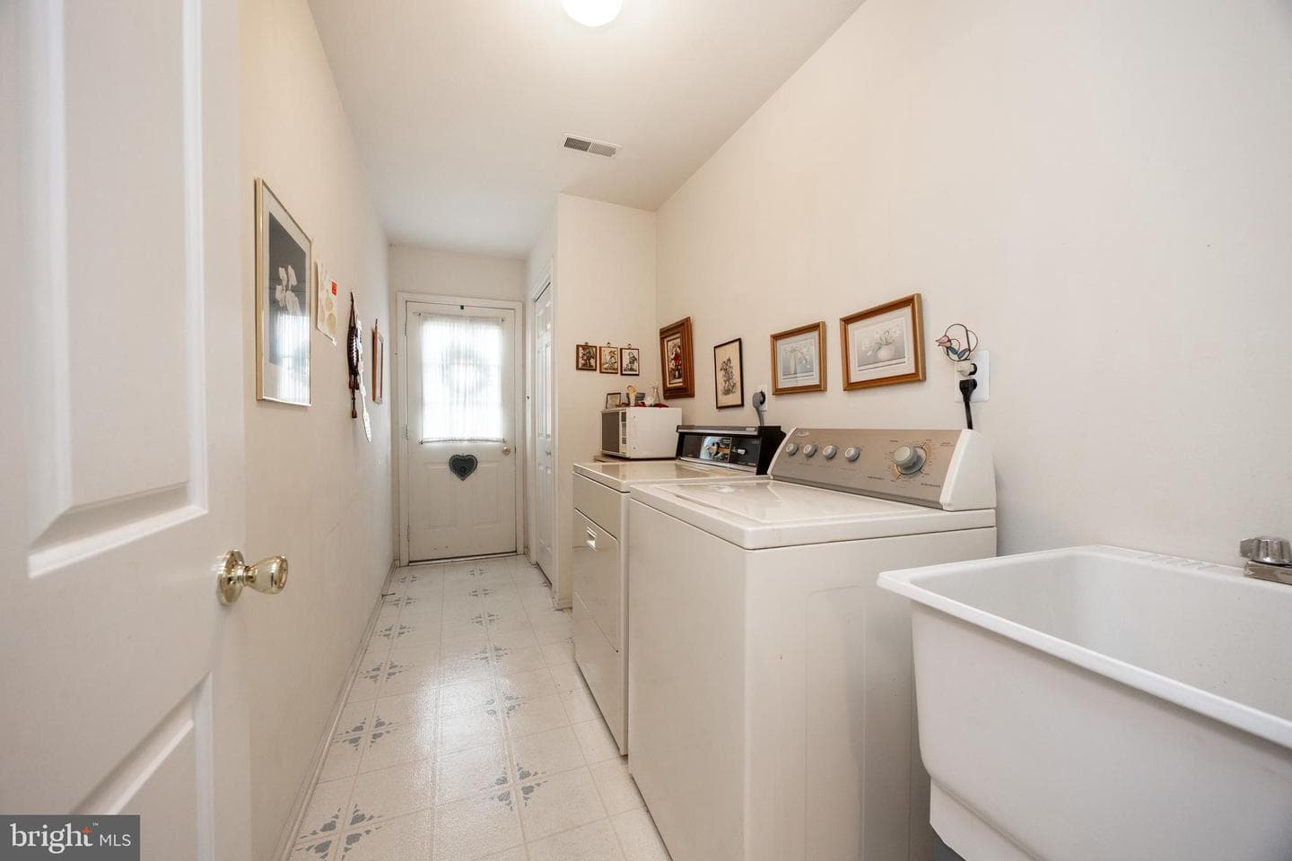 892 Carriage Way photo 17
