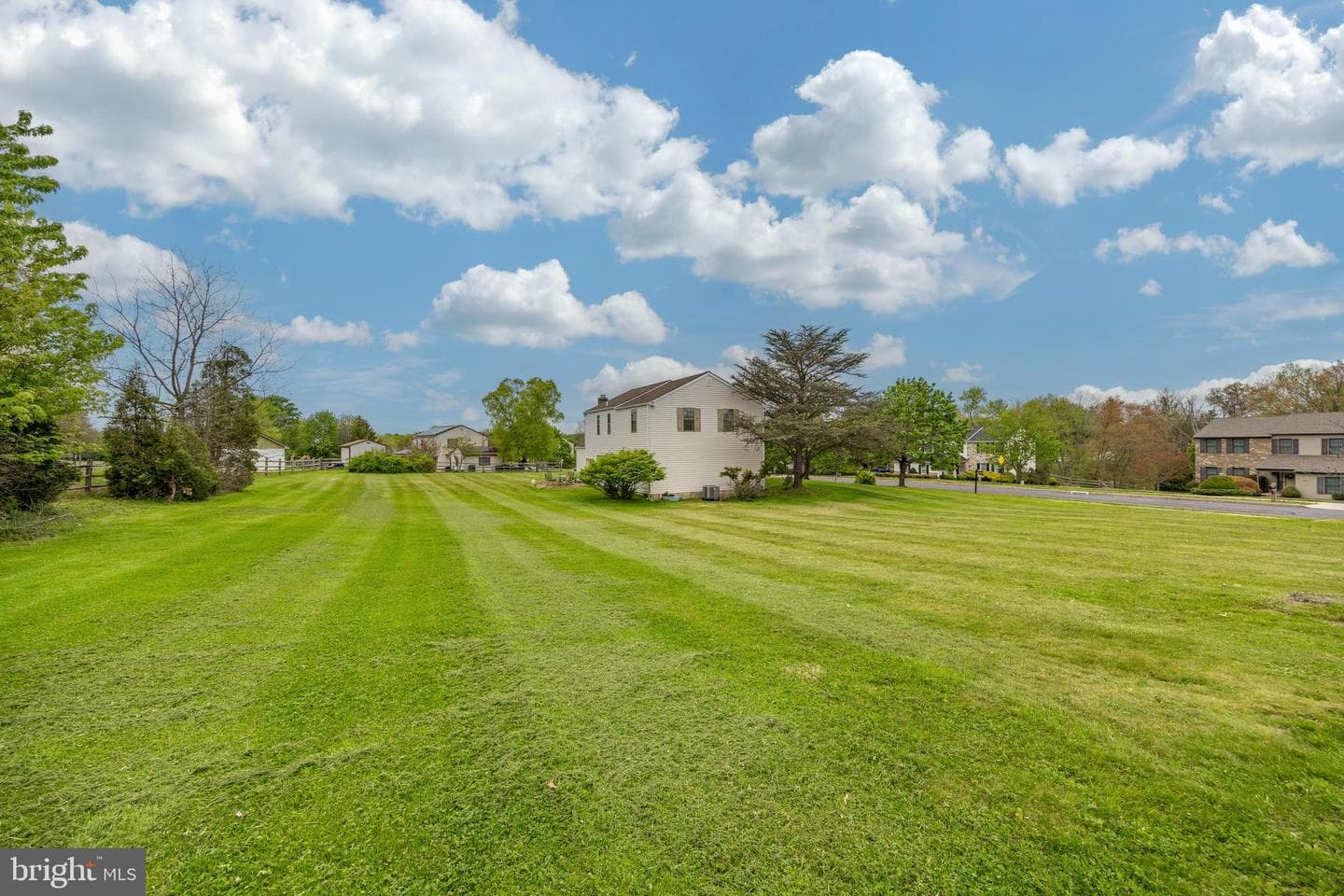 892 Carriage Way photo 31