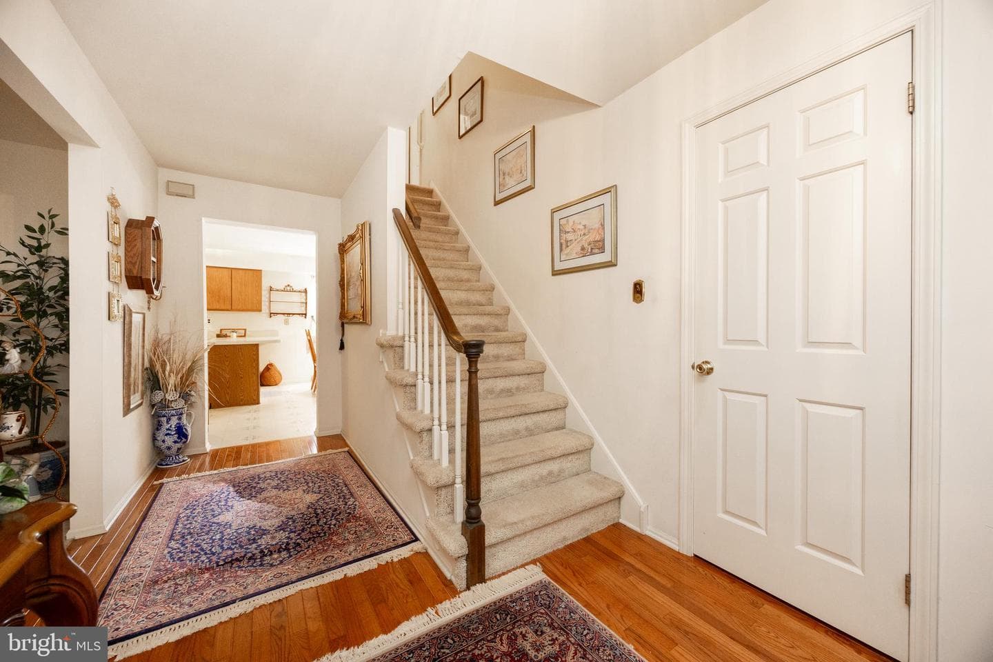 892 Carriage Way photo 5