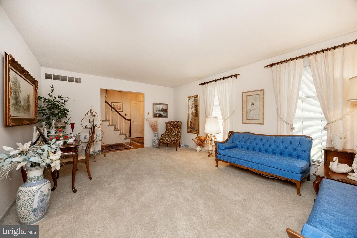 892 Carriage Way photo 6