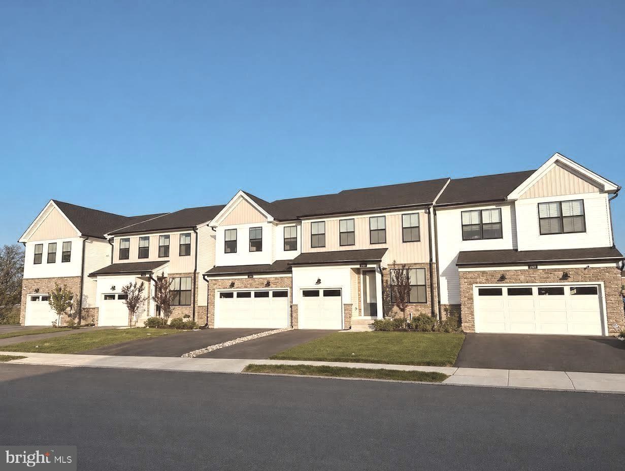 174 Mahogany Lane photo 2