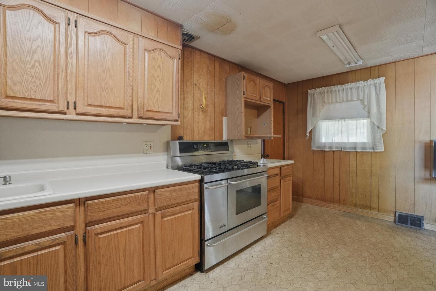2110 Chestnut photo 26