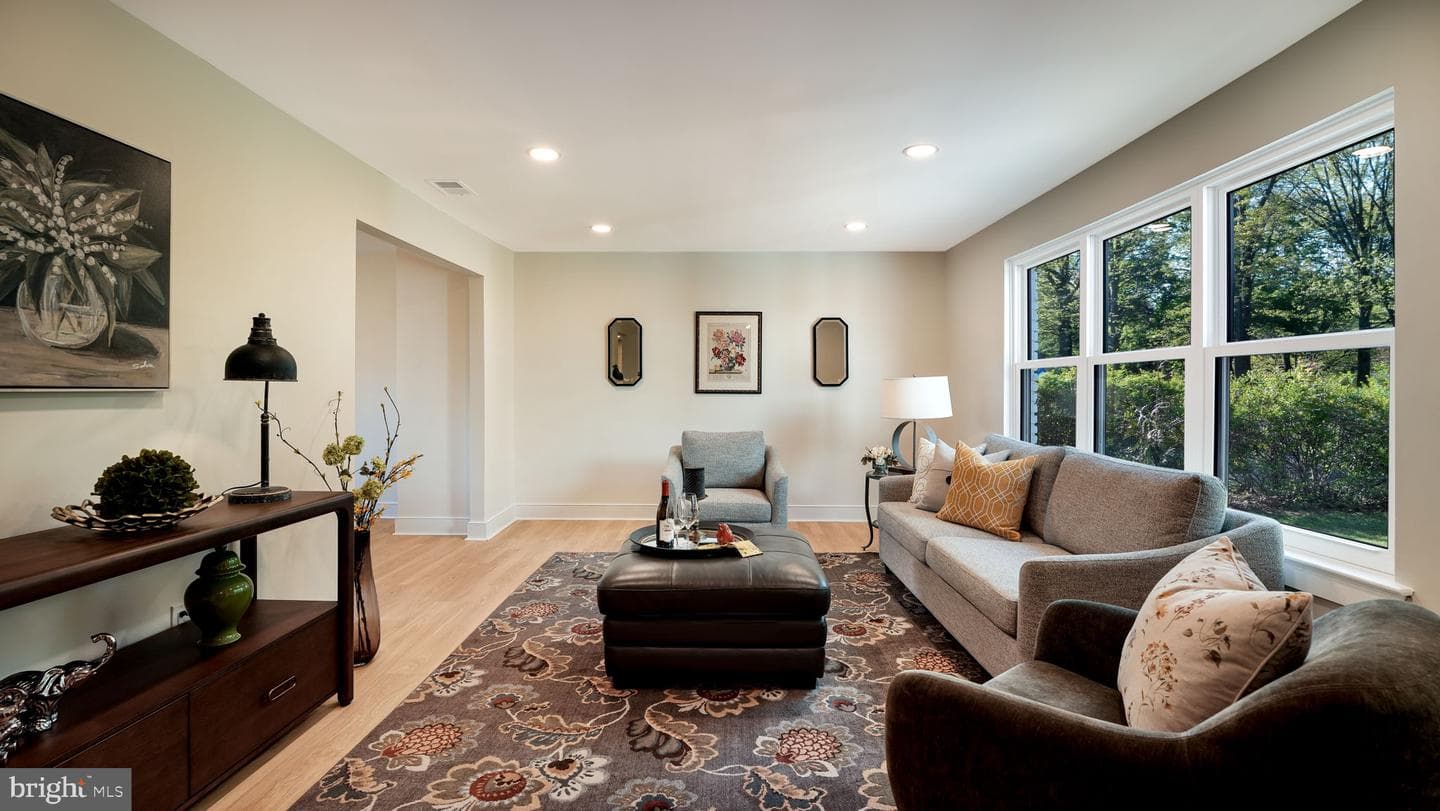 258 Hawthorne Circle photo 5