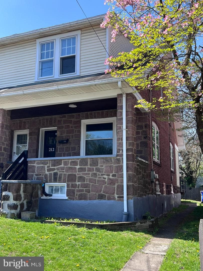 212 East Street photo 2