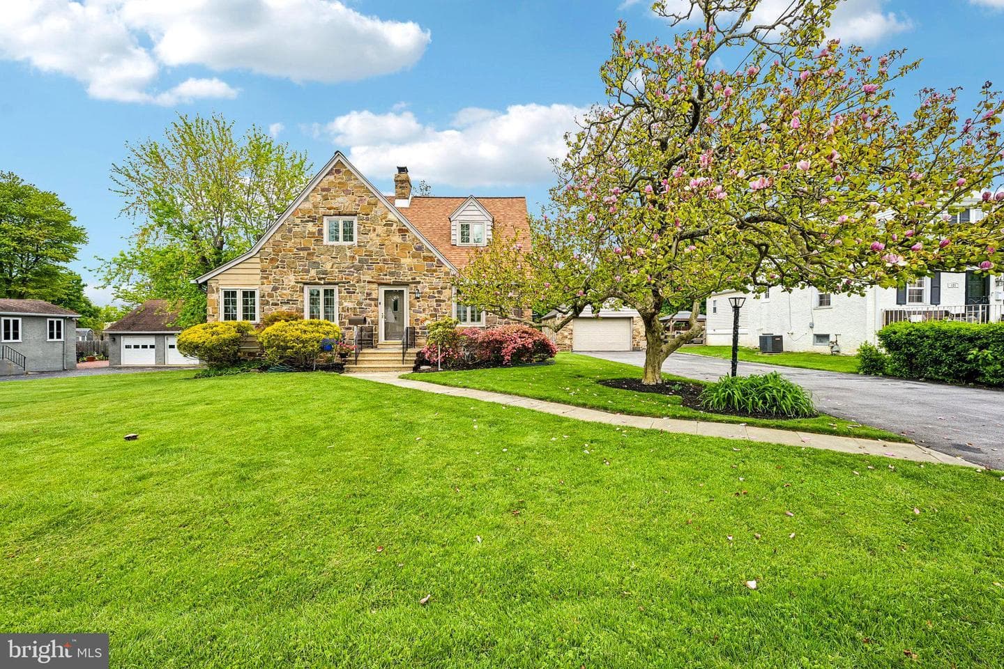 123 Montgomery Avenue photo 4
