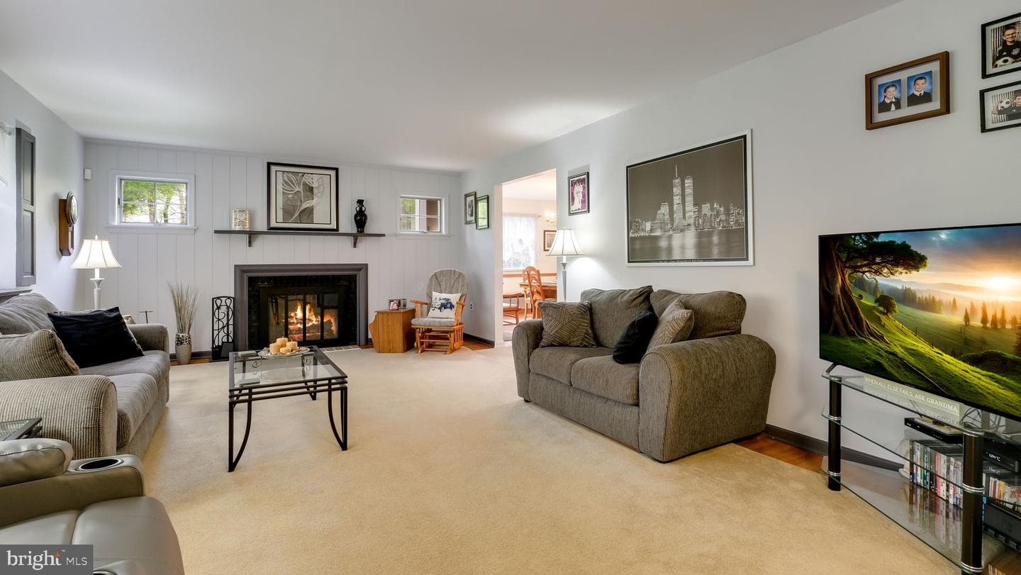405 Toland Drive photo 3