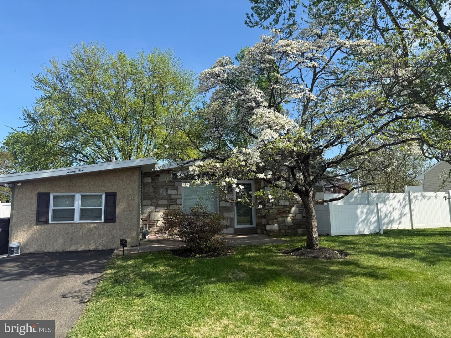 25 Maple Avenue