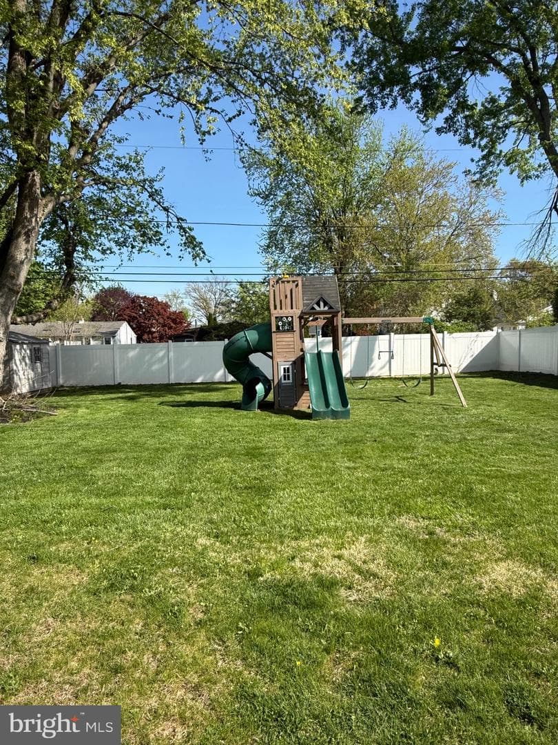 25 Maple Avenue photo 17