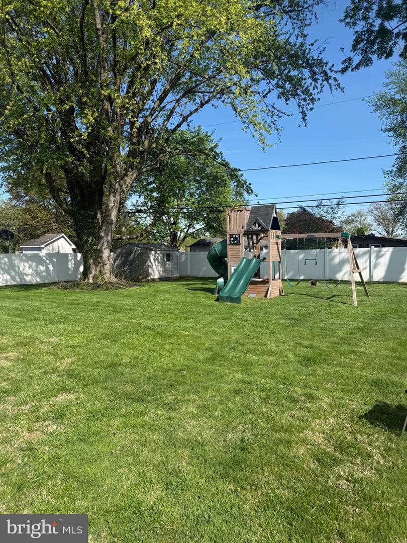 25 Maple Avenue photo 18
