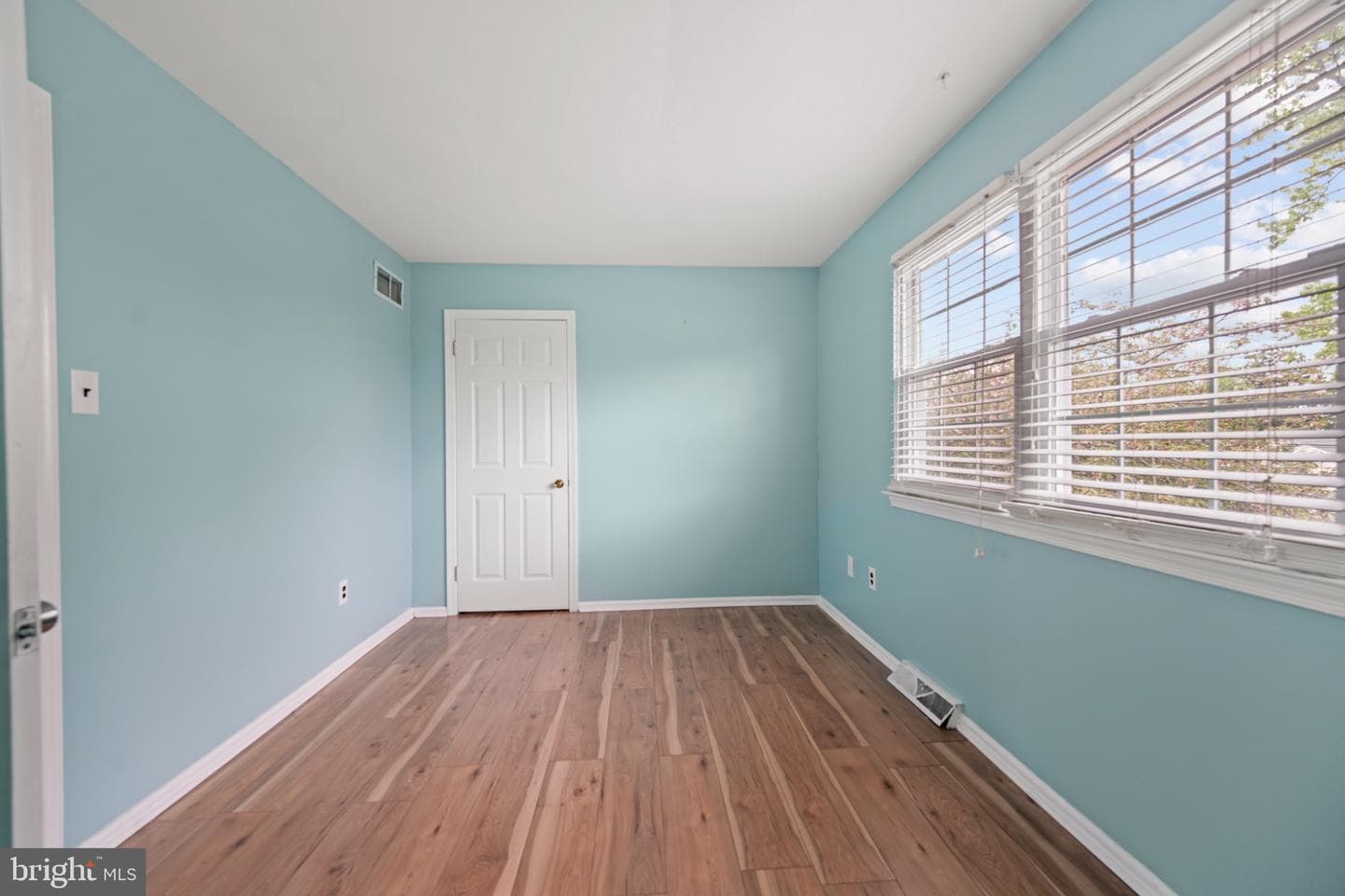 2830 Elliott Avenue photo 19