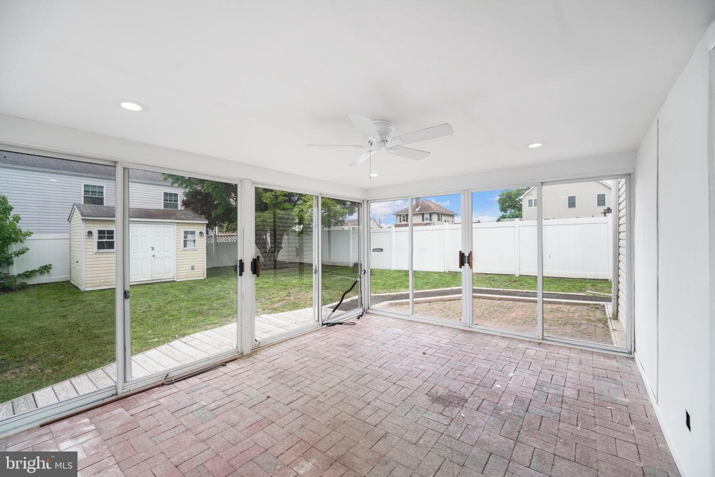 2830 Elliott Avenue photo 32