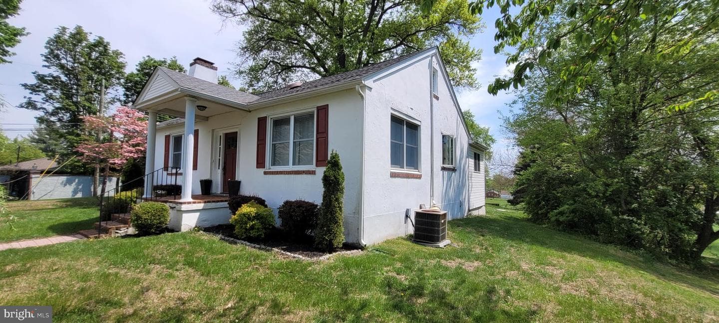 206 Burnside photo 3