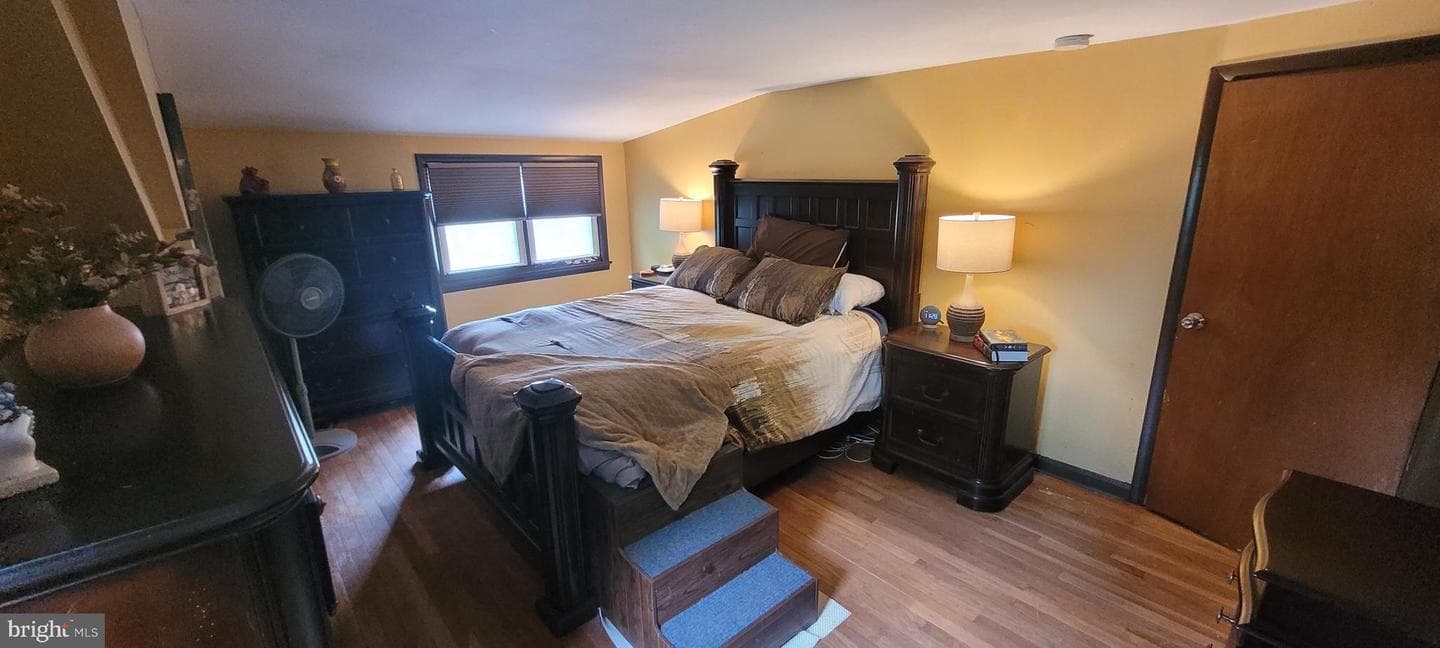 206 Burnside photo 34
