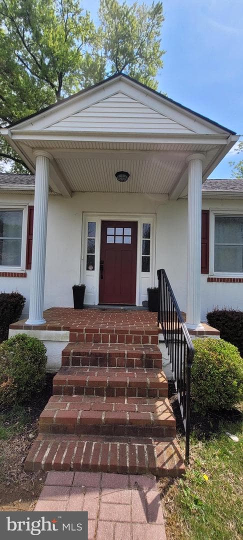 206 Burnside photo 4