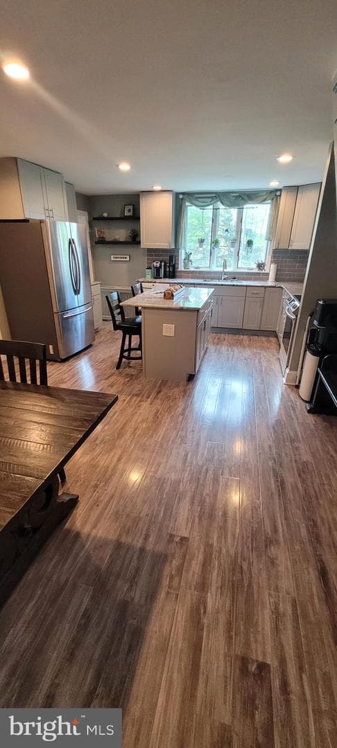 206 Burnside photo 6