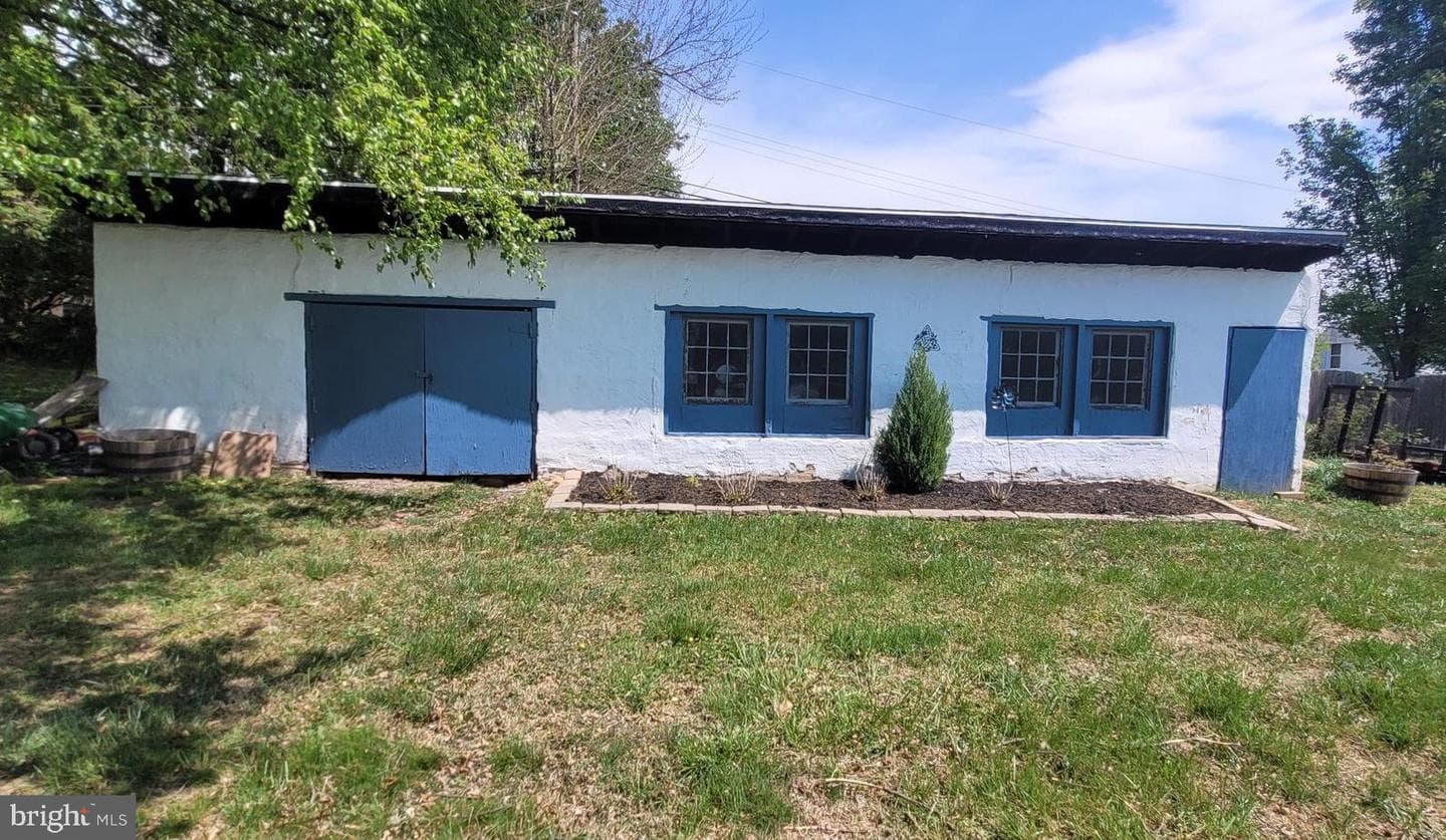 206 Burnside photo 70