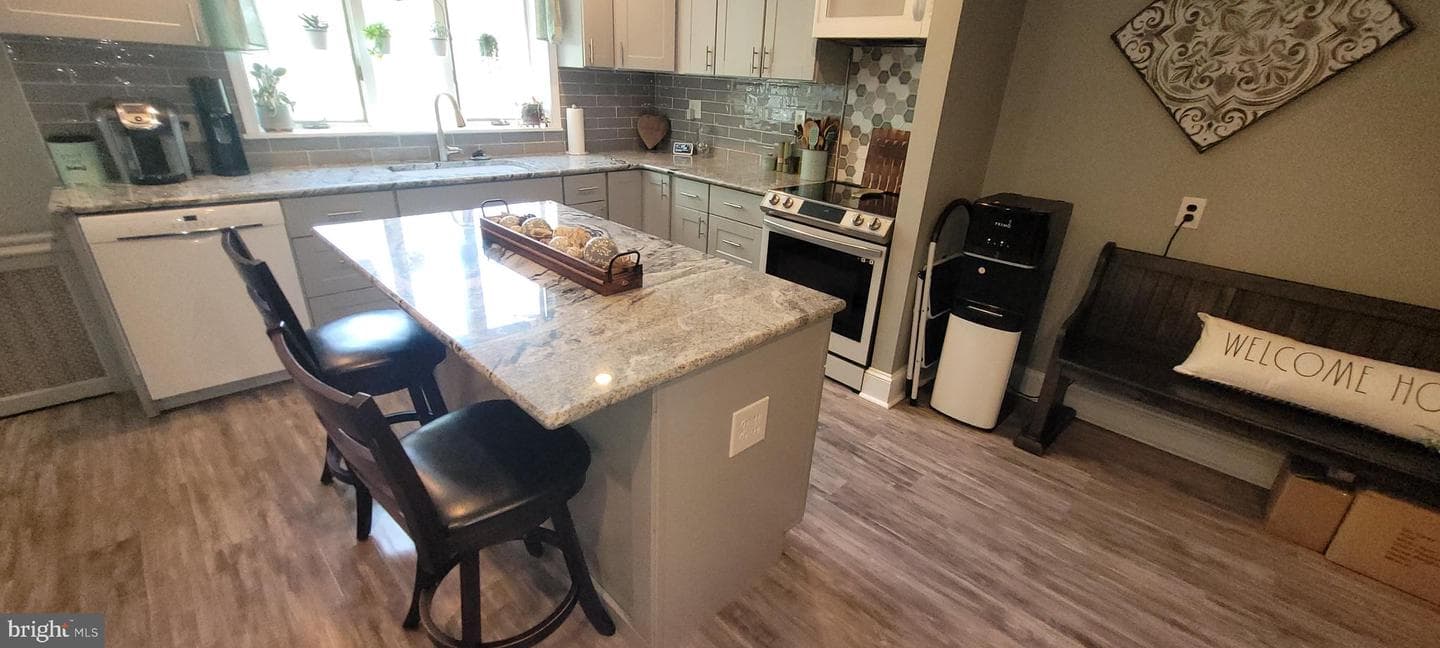 206 Burnside photo 9