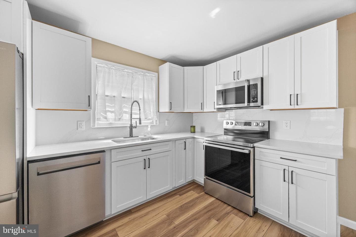 323 Edgewood Avenue photo 16