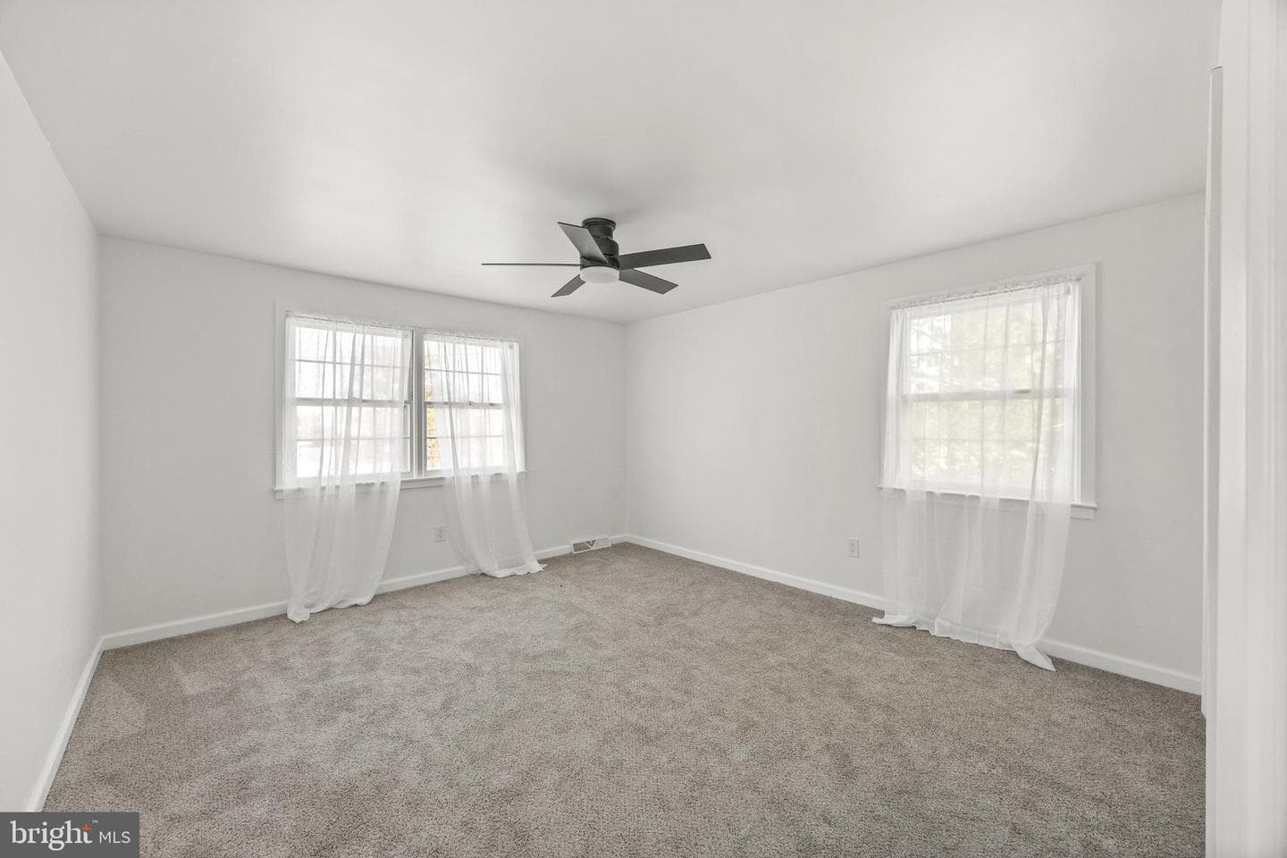 323 Edgewood Avenue photo 24
