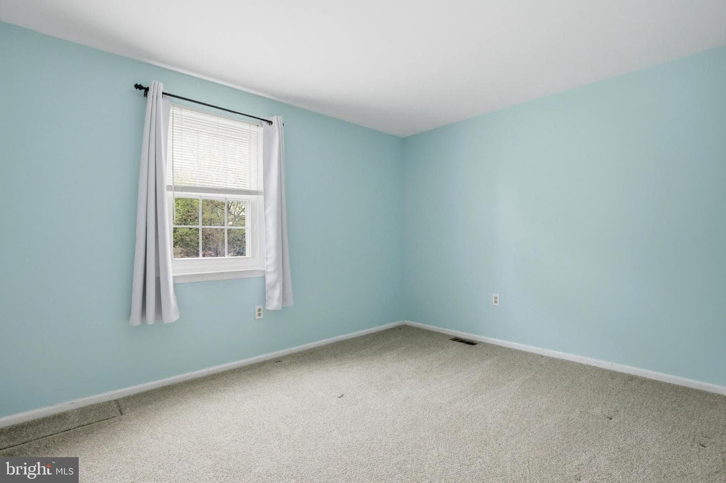 328 Courtland Avenue photo 13